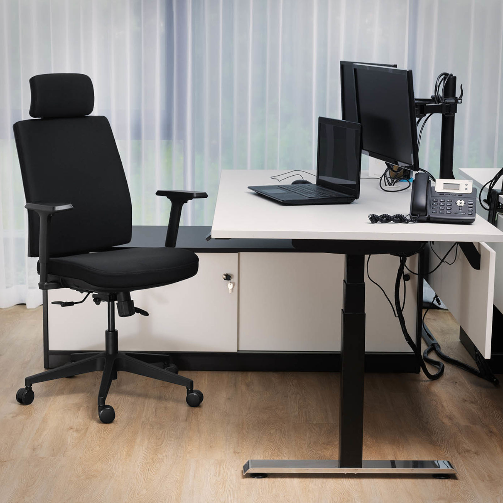 Ergonomiška Pasukama Biuro Kėdė Su Atlošu Galvai Iki 200 Kg