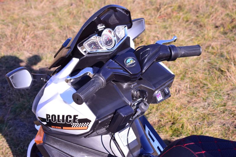 Milžiniškas Policijos Motoroleris, Sirenos Garsai, Megafonas, Gaidys, Minkšta Sėdynė, Dujų Pedalas/ak550