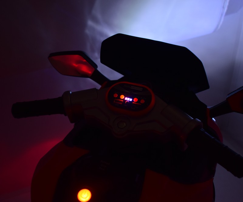 Didelis Motociklas Lenktynininkas Stiprus 2 Išskirtiniai, šviečiantys Ratai/hlx2018