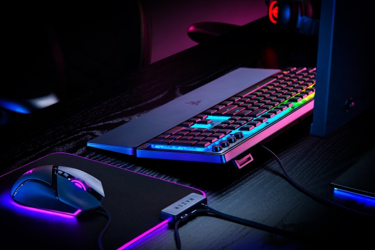 Razer Ornata V3 Laidinė žaidimų klaviatūra RGB, Mecha Membrane Switch, DE, Juoda