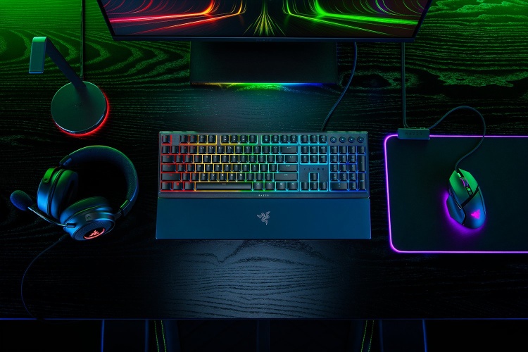 Razer Ornata V3 Laidinė žaidimų klaviatūra RGB, Mecha Membrane Switch, DE, Juoda
