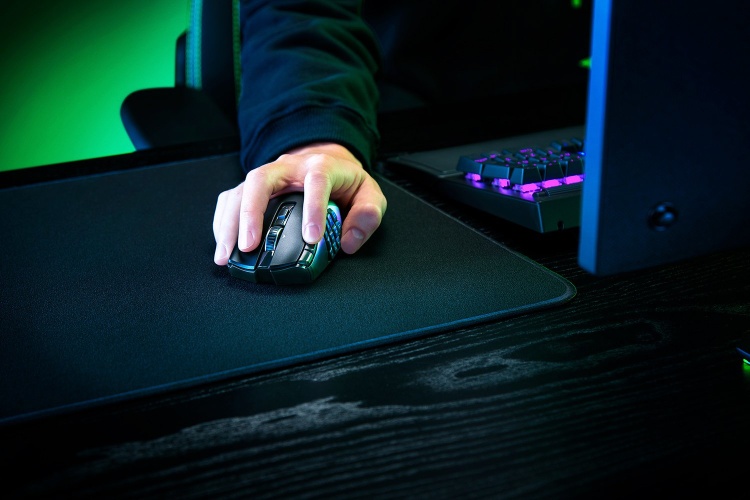 Razer Naga V2 HyperSpeed Belaidė žaidimų pelė RF Wireless+Bluetooth, 30000 DPI, Juoda