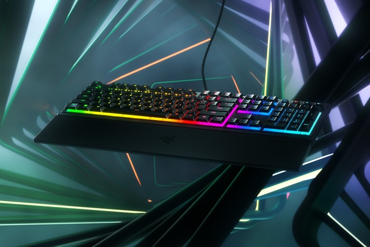 Razer Ornata V3 Laidinė žaidimų klaviatūra RGB, Mecha Membrane Switch, DE, Juoda
