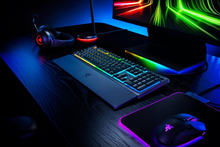 Razer Ornata V3 Laidinė žaidimų klaviatūra RGB, Mecha Membrane Switch, DE, Juoda