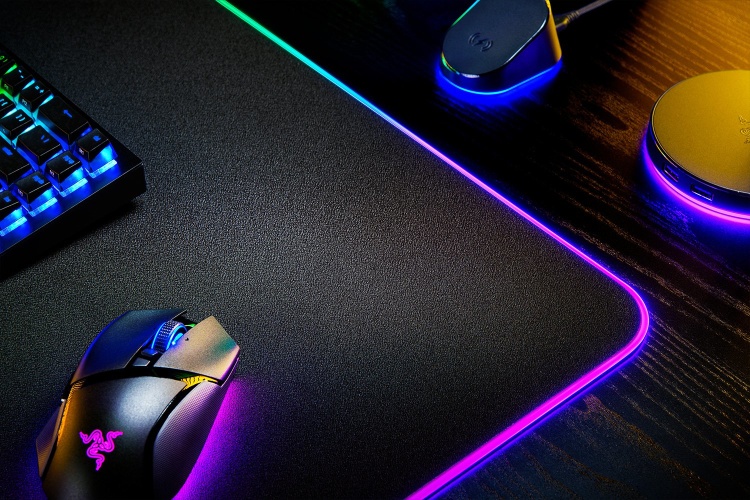 Razer Strider Chroma Žaidimų pelės kilimėlis, RGB, Juoda
