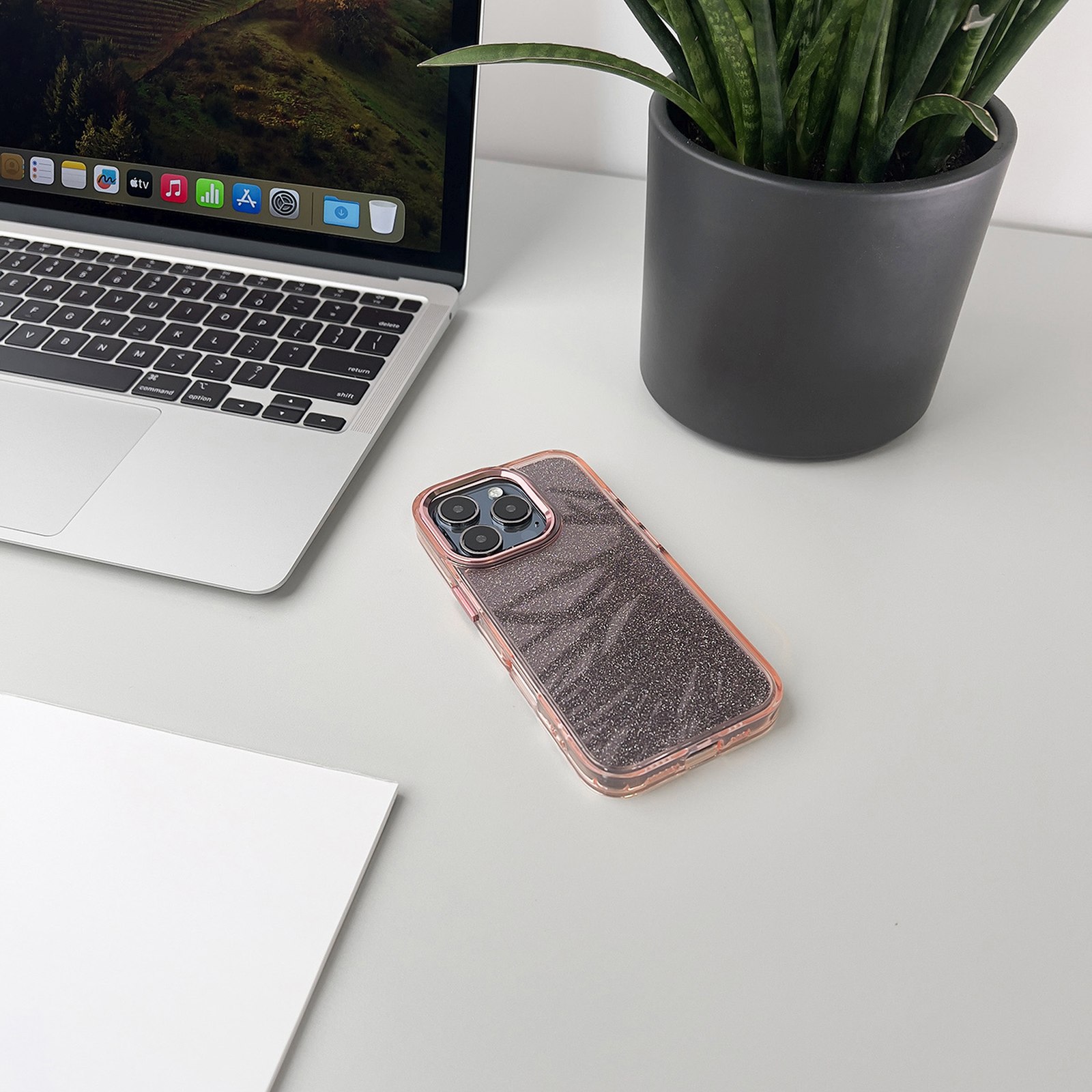 „iphone 16 Glitter Case“ Dėklas – Rožinis Su Blizgučiais