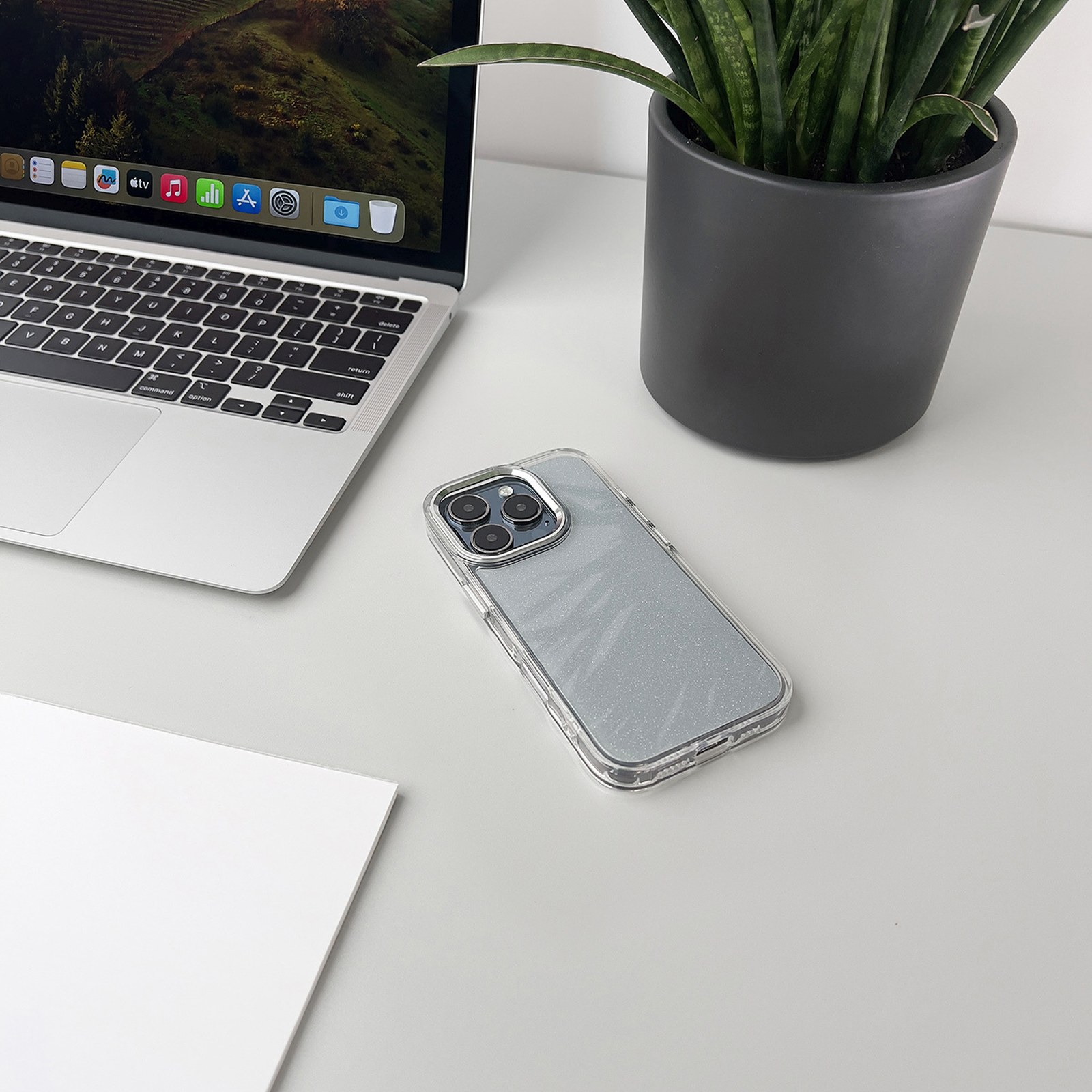 „iphone 16 Pro Glitter Case“ Dėklas – Permatomas Su Blizgučiais