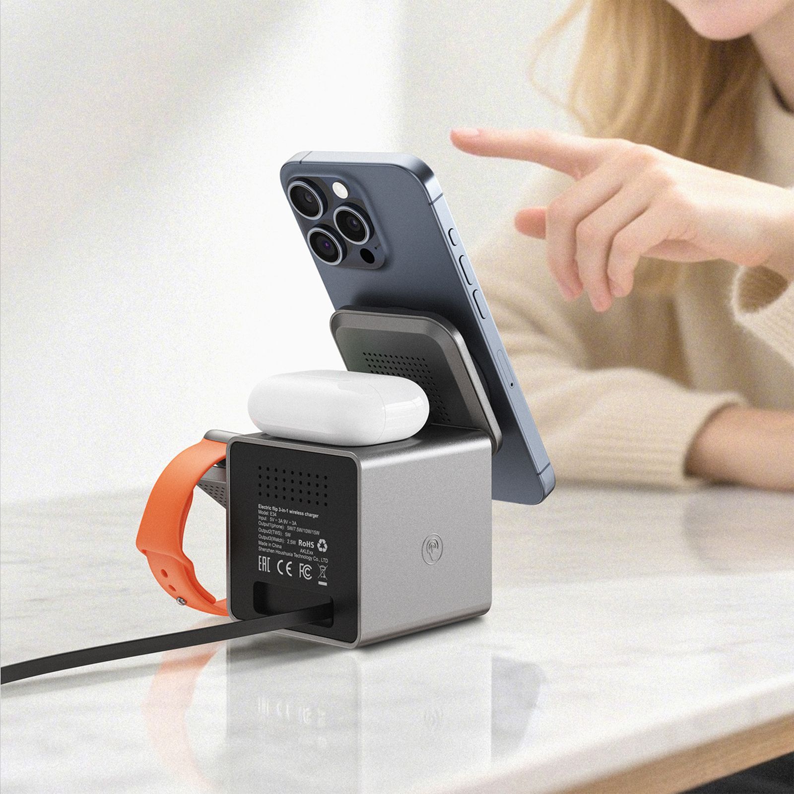 3-in-1 Indukcinis įkroviklis Išmaniesiems Telefonams, Ausinėms Ir Išmaniesiems Laikrodžiams Su 22,5 W Kabeliu – Pilkos Spalvos