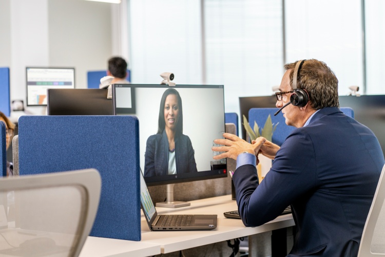 Poly Voyager 4320 MS Teams Belaidės ausinės, Bluetooth, USB-C, +BT700 dongle, Juoda