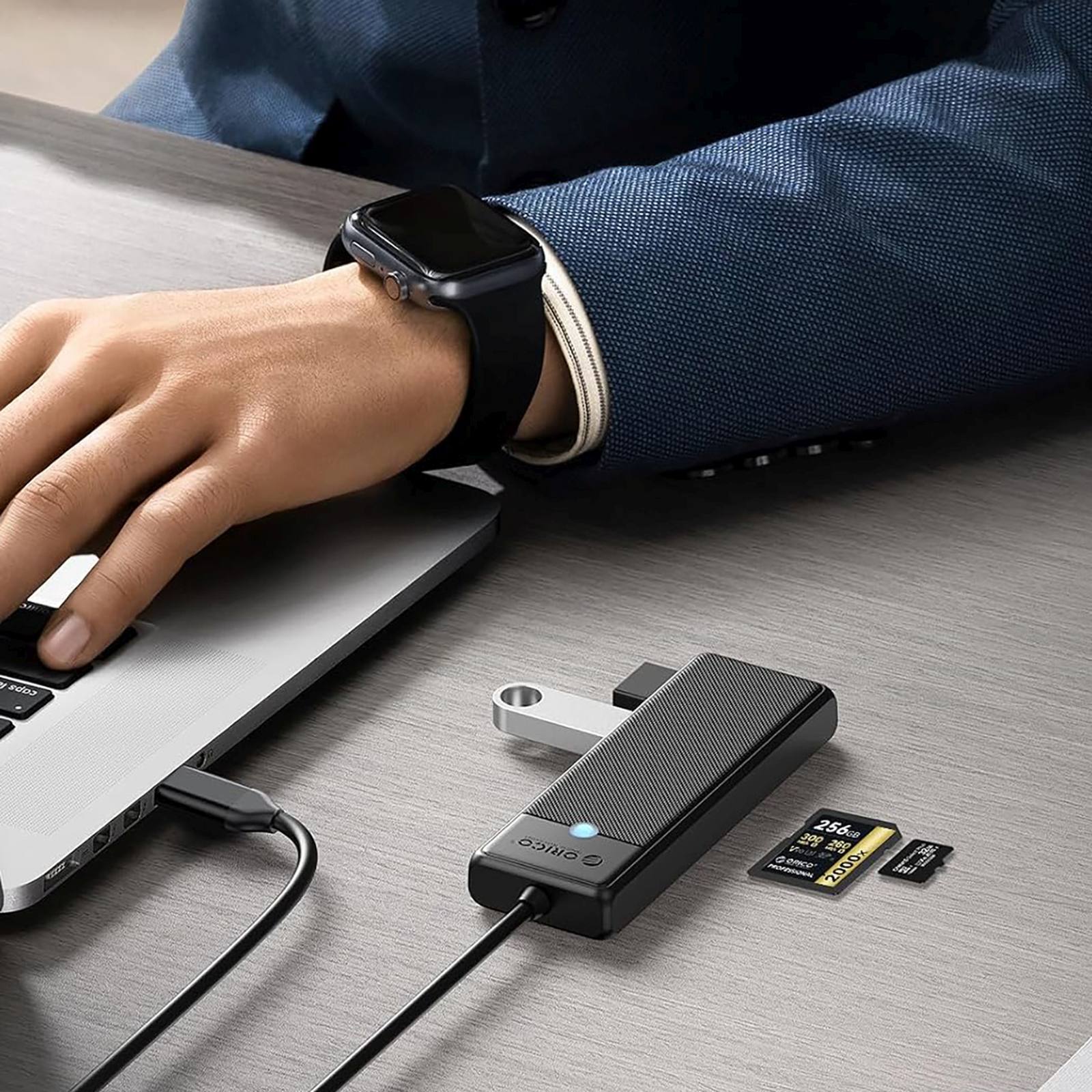 4 Prievadų Usb-c – Usb-a Adapteris Su Sd Ir Microsd Kortelių Skaitytuvu, 1 M – Juodas