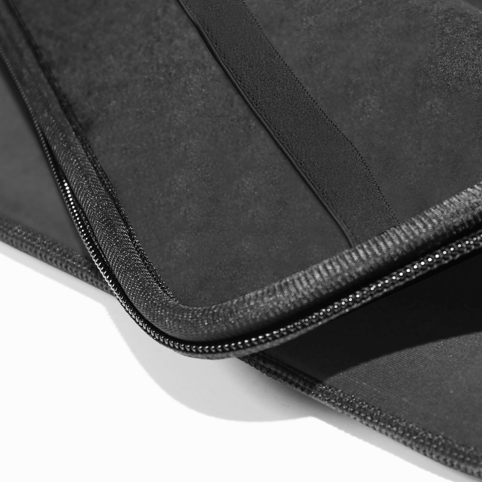 Nešiojamojo Kompiuterio „macbook Neo 13“ Dėklas „minimal Basicbag“ – Juodas