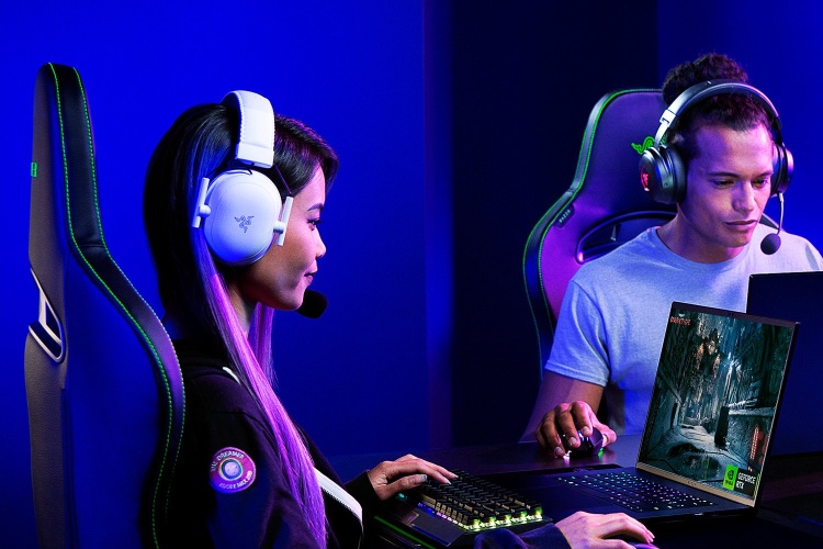 Razer Blackshark V2 Pro (2023) Belaidės žaidimų ausinės, Bluetooth, Balta