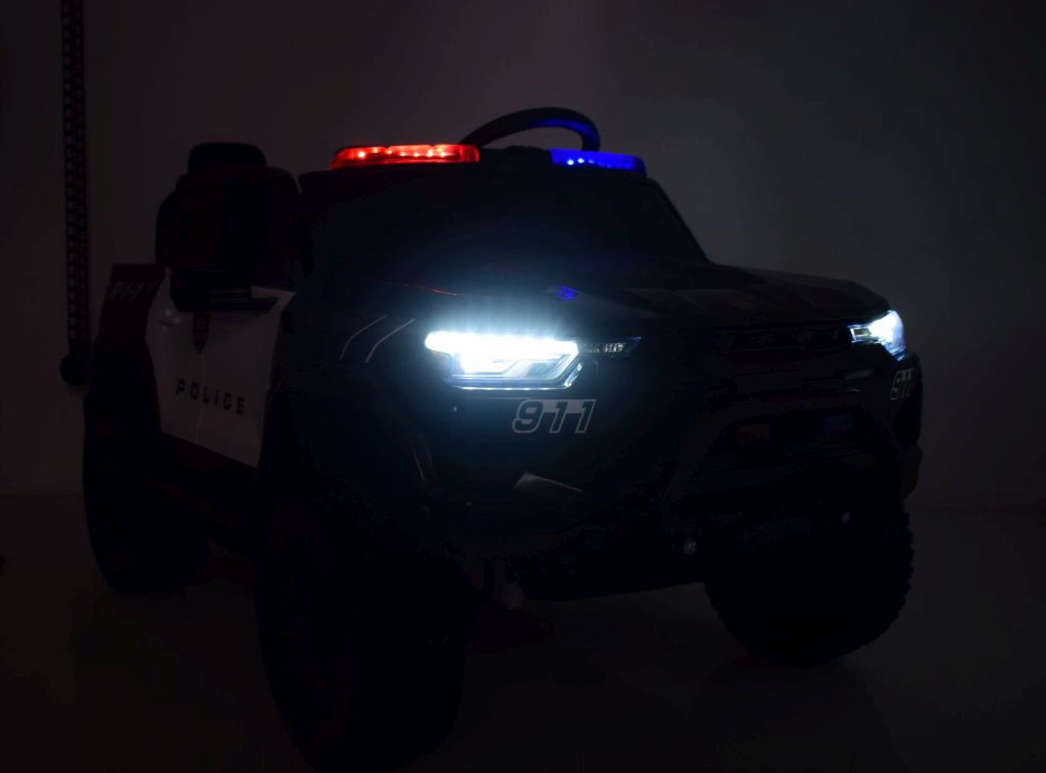 Akumuliatorinis Policijos „jeep“, Minkšta Sėdynė, Minkšti Ratai. Skirtas 2 Vaikams, 800 W/jc604